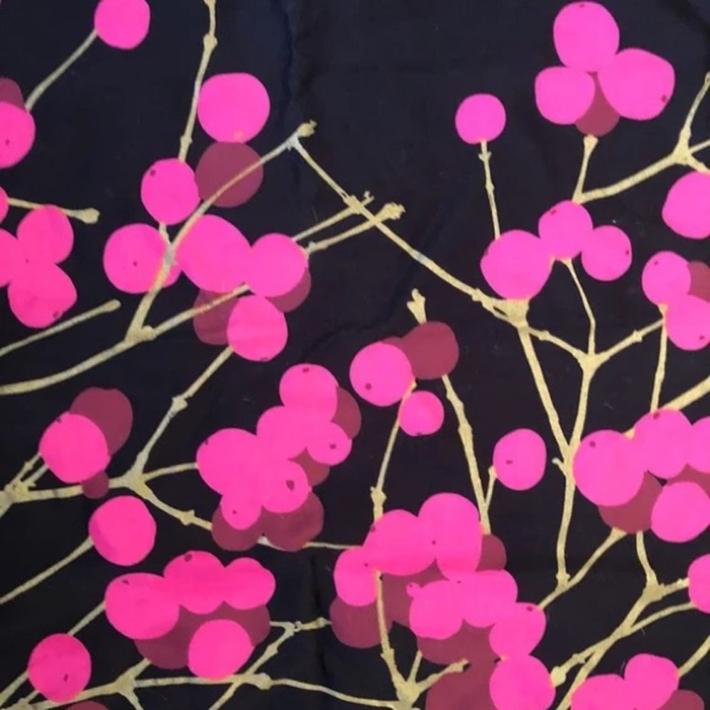 Crate & Barrel marimekko lumimarja Fuchia table cloths 72” round